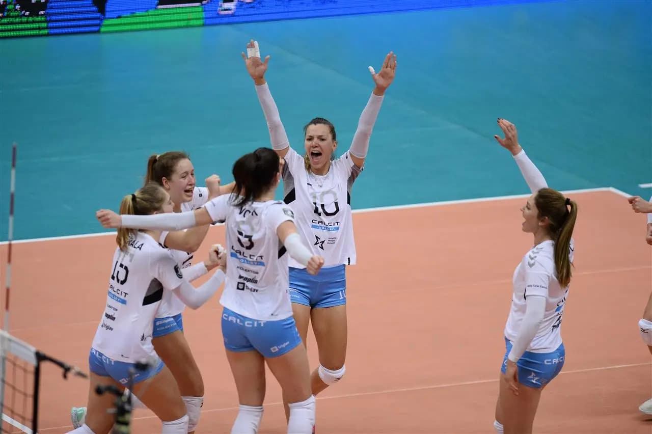 Calcit Volley wins their first set in Champions League