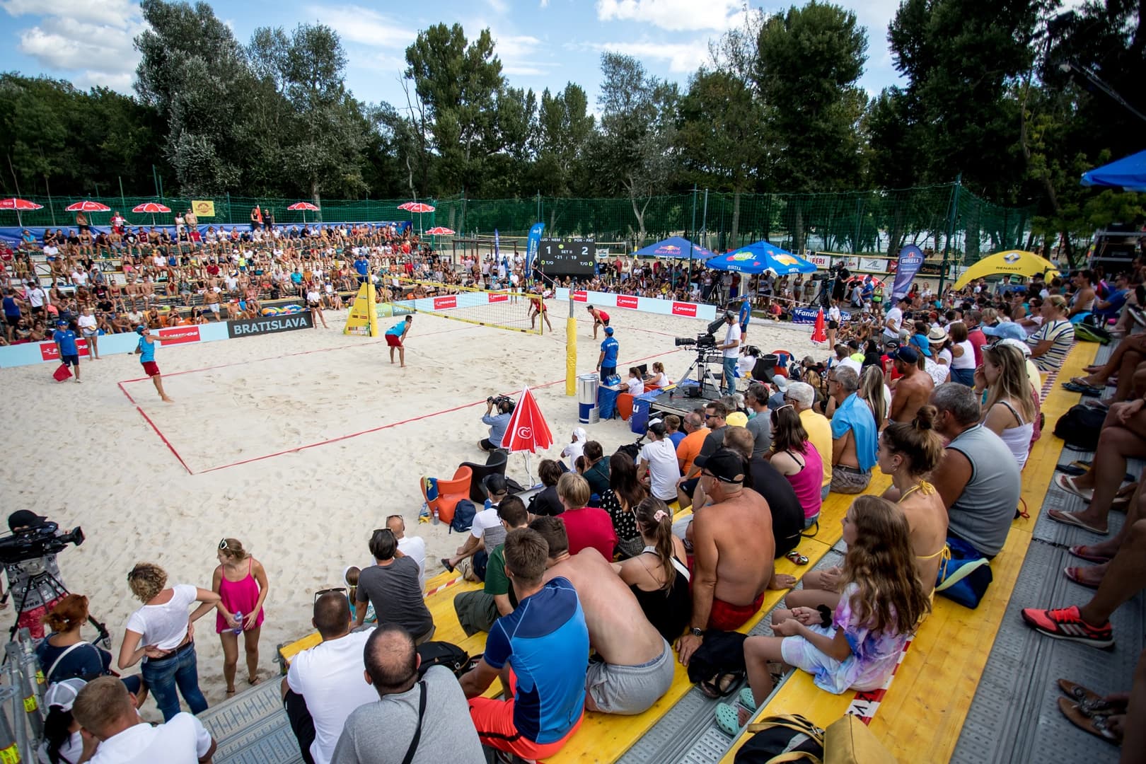 Beach Volleyball party in Bratislava crowns Slovak national champions