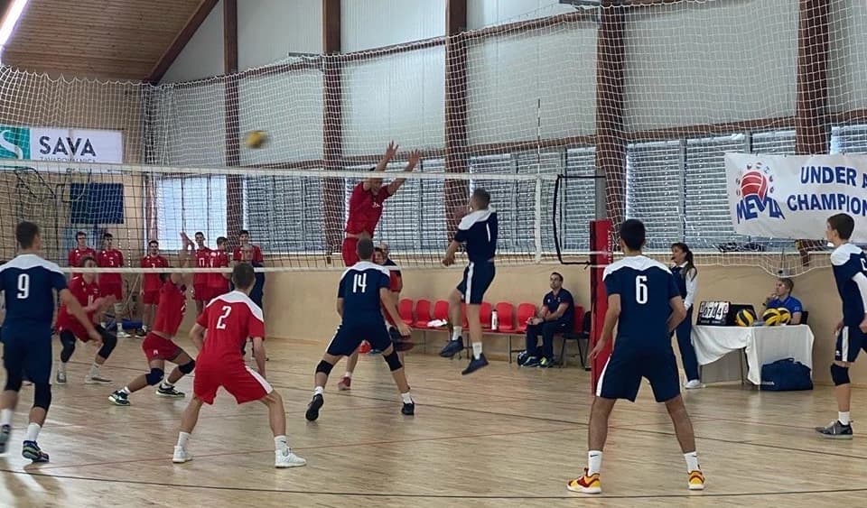 Czech Republic only undefeated team after first day