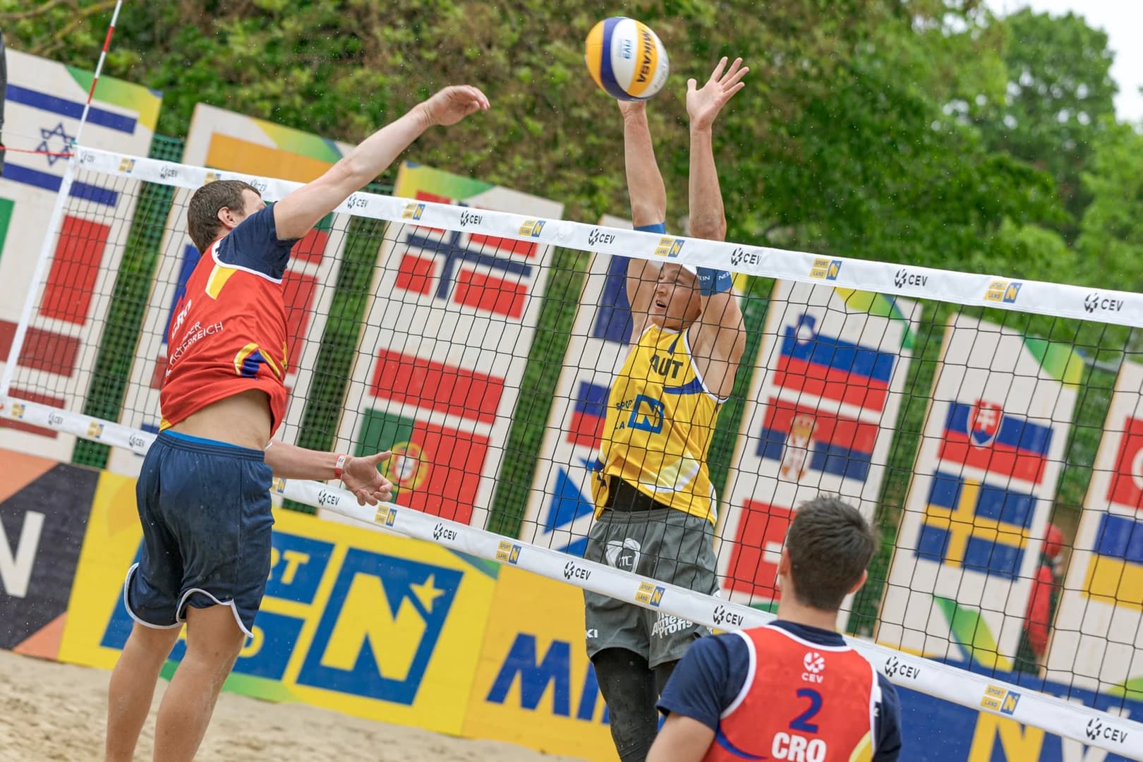 Home teams with mixed feelings as pre-favourites impress at U22 EuroBeachVolley