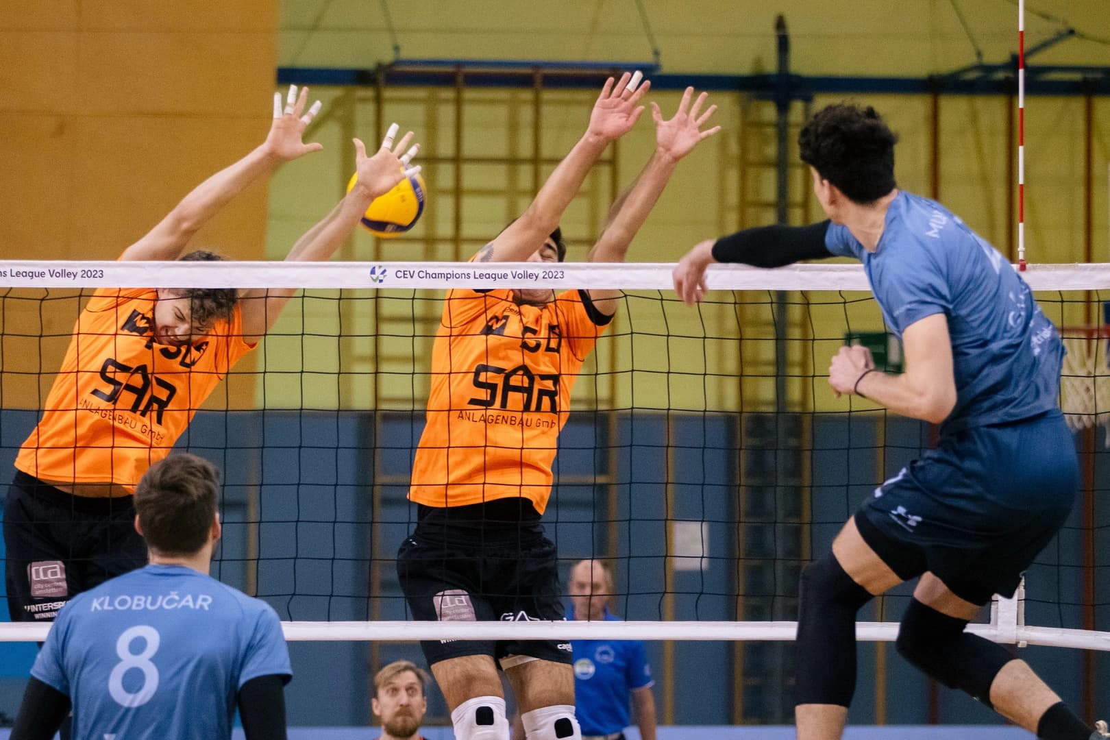 KAMNIK – Calcit Volley defeated Amstetten 3-0 in the first match of the fifth Mevza league