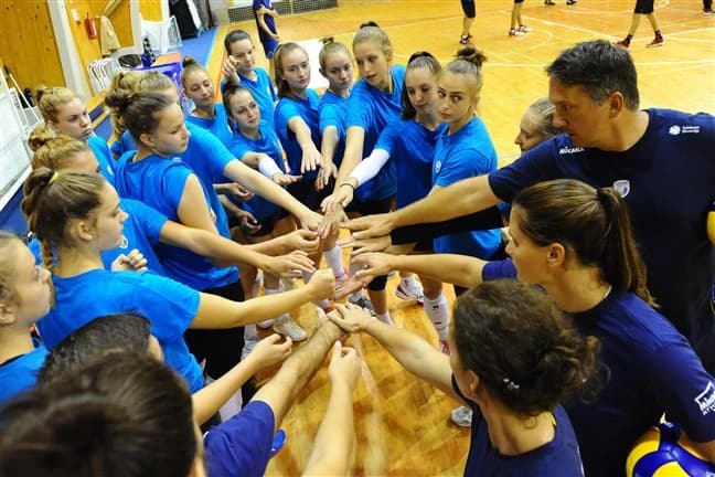 Young Slovenians aiming high at #EuroVolleyU17W in Podgorica