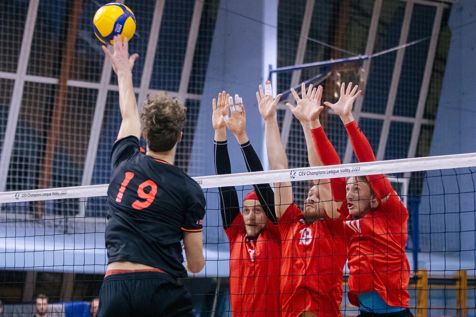 KAMNIK – In the second match of the Mevza tournament in Kamnik, Union Reiffeisen Waldviertel defeated Amstetten 3:1 (23, 10, -22, 18)
