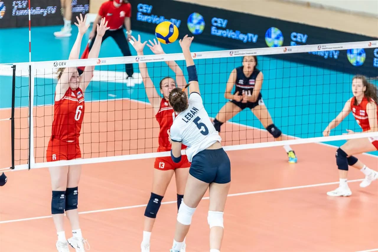 Slovenia wins the MEVZA duel as both teams advance into the top 8 at #EuroVolleyU17W