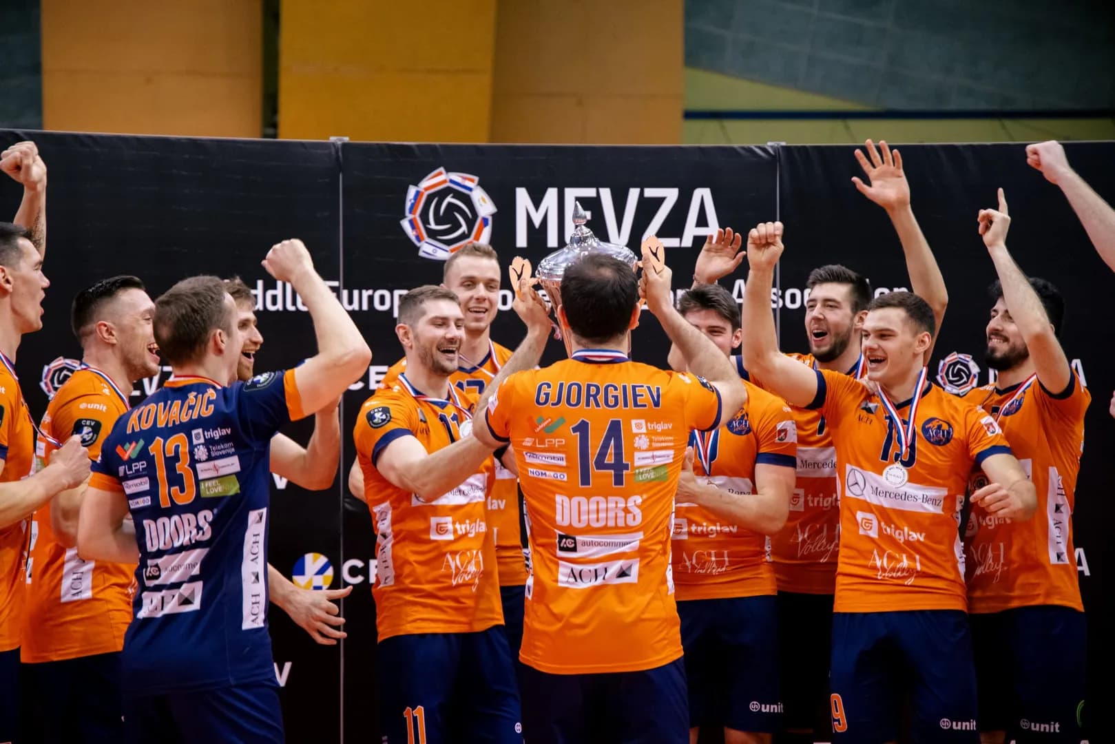 Calcit Volley Kamnik close again, MEVZA to ACH Volley