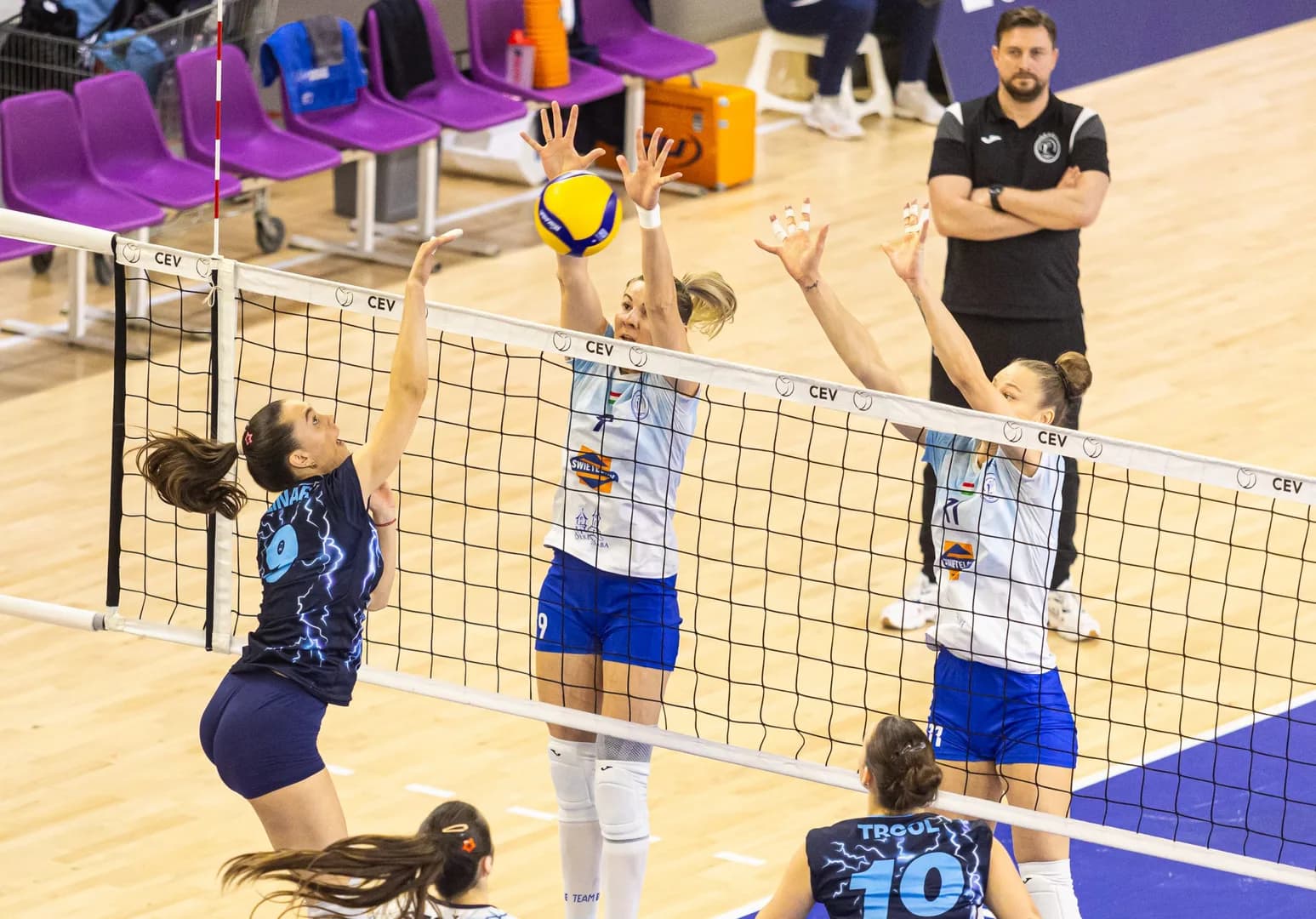 Békéscsaba is the first team to qualify for the semifinals