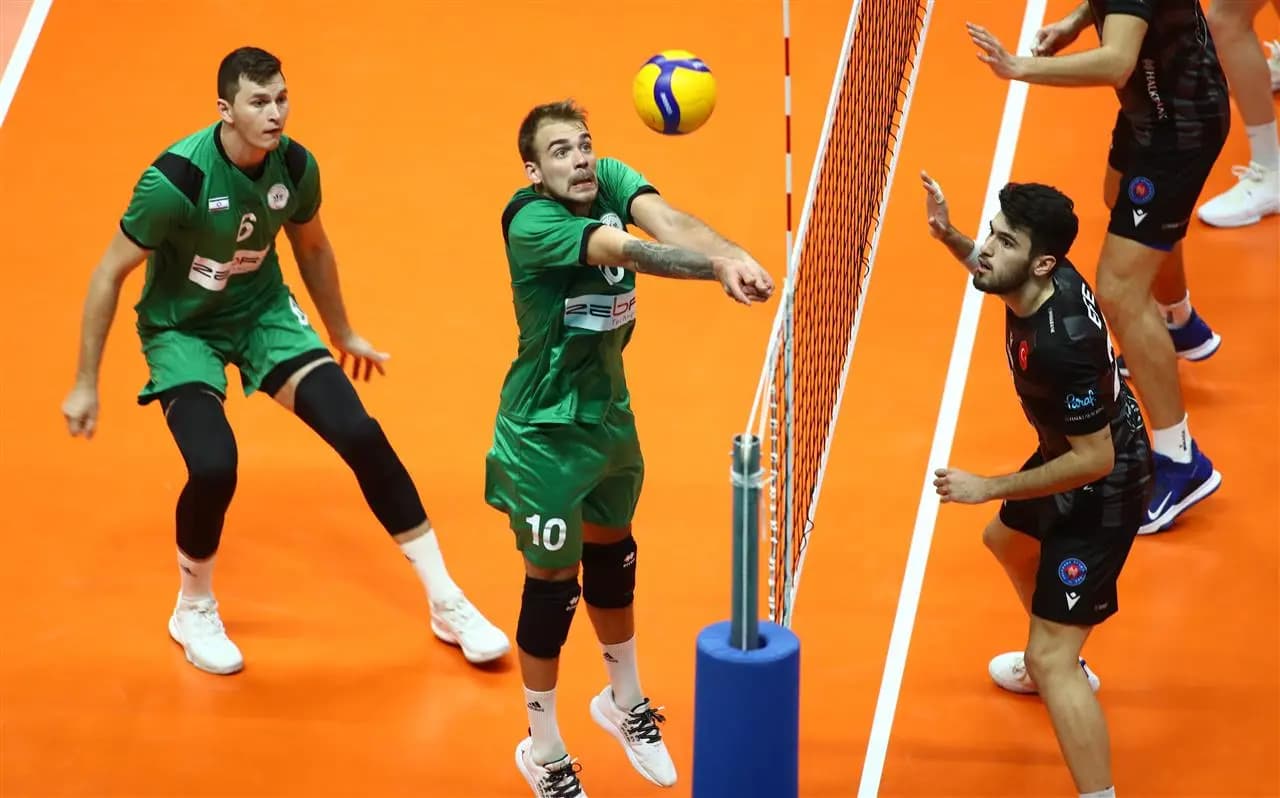 Hapoel KFAR SABA (ISR) in another tight match against Halkbank in the CEV Challenge Cup