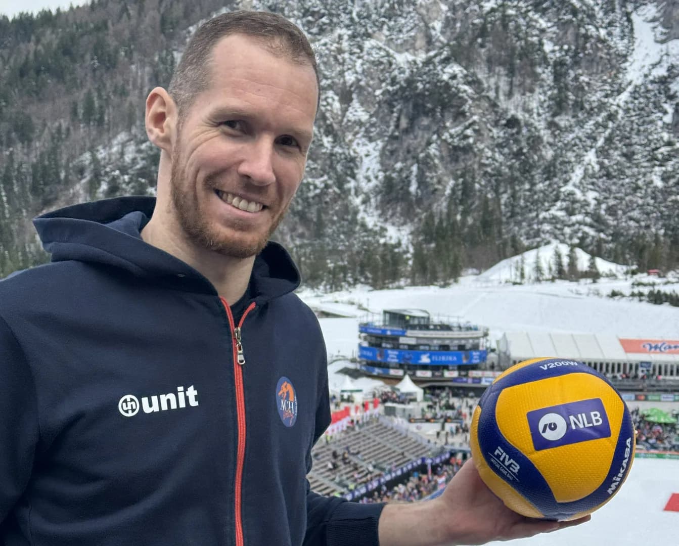 Tine Urnaut chasing down Domen Prevc’s World record in Planica